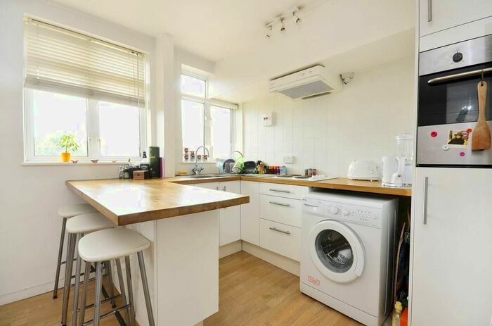 Studio To Rent In Upper Richmond Road, Putney, London, SW15