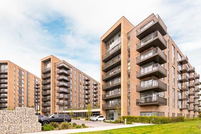 2 Bedroom Flat For Sale In Bankside Gardens, Reading, RG2