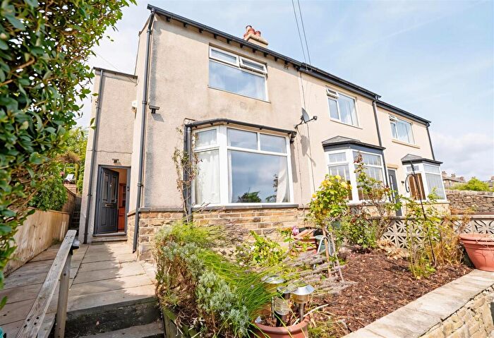 3 Bedroom Semi-Detached House For Sale In Sunnybank Crescent, Greetland, Halifax, HX4
