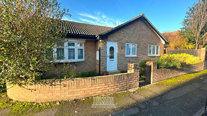 2 Bedroom Bungalow For Sale In Cherrydown, Grays, RM16