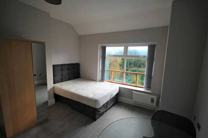 Apartment To Rent In Urmston Lane, Stretford, Manchester, M32