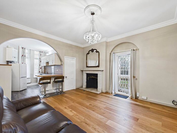 1 Bedroom Flat For Sale In High Street, Huntingdon, Cambridgeshire., PE29