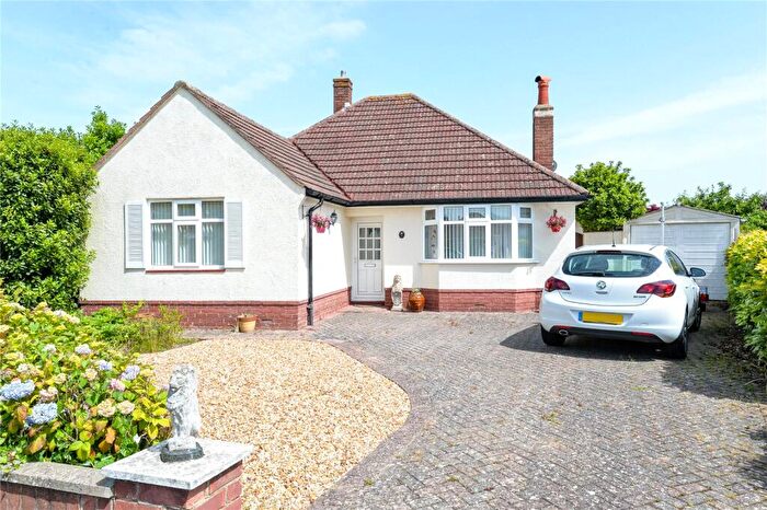 2 Bedroom Bungalow For Sale In Durland Close, New Milton, Hampshire, BH25