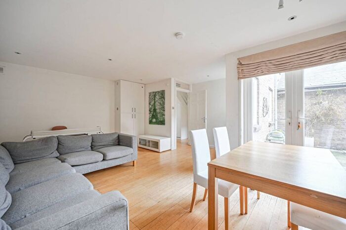 2 Bedroom Maisonette To Rent In Garnet St, Wapping, London, E1W