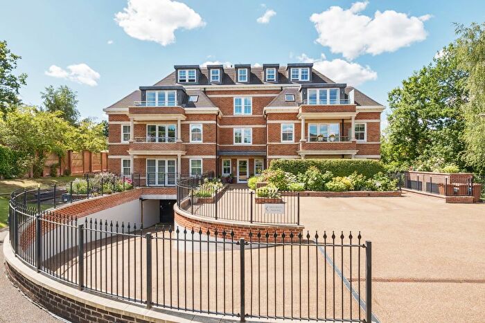3 Bedroom Flat To Rent In Eastbury Avenue, Northwood, HA6