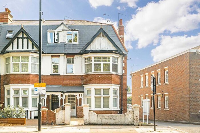 1 Bedroom Flat For Sale In Boston Manor Road, Brentford, TW8