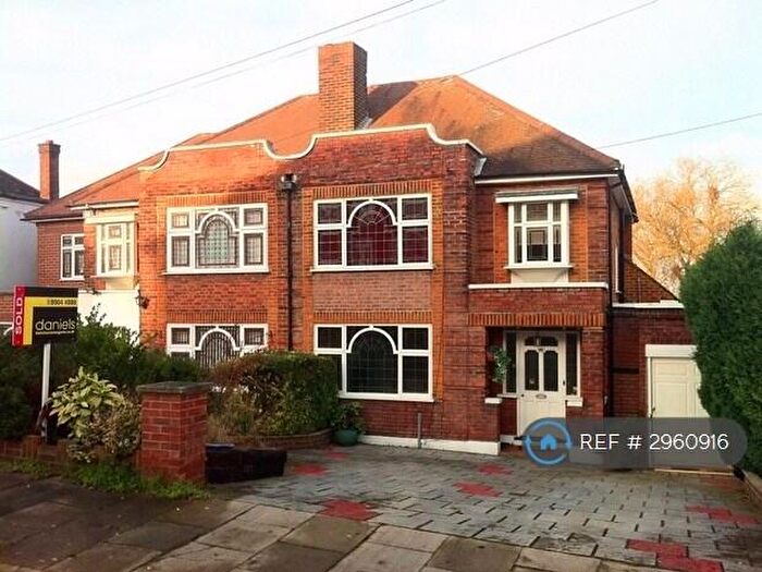5 Bedroom Semi-Detached House To Rent In Blockley Road, Wembley, HA0