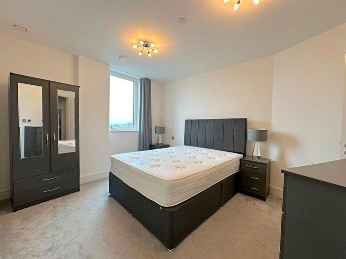 2 Bedroom Flat To Rent In Healum Avenue, Southall, UB2