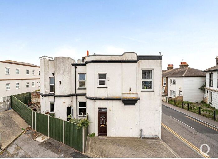 3 Bedroom End Of Terrace House For Sale In Redan Place, Marine Parade, Sheerness, Kent, ME12