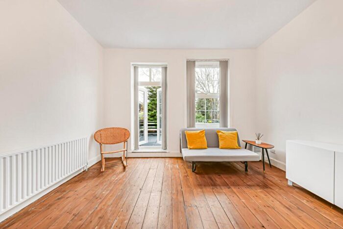 2 Bedroom Flat To Rent In Finchley Road, Cricklewood, NW3