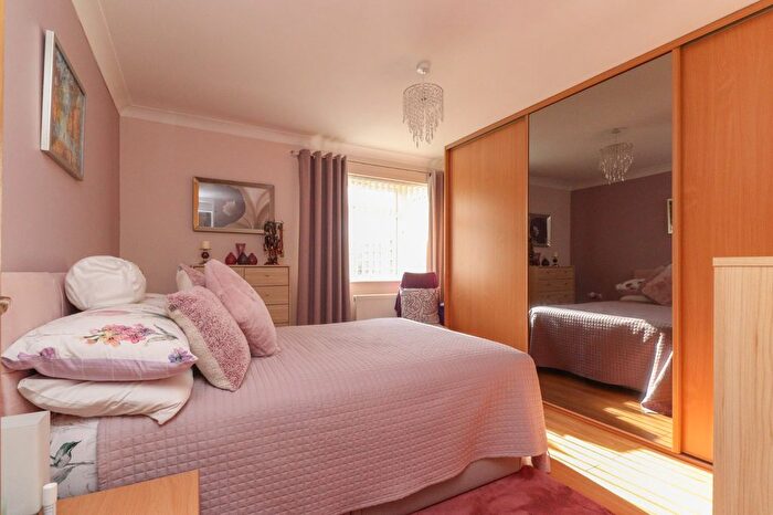 2 Bedroom Bungalow For Sale In Halstead Gardens, Margate, CT9