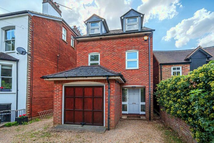 4 Bedroom Detached House To Rent In Tilford Road, Farnham, Surrey, GU9