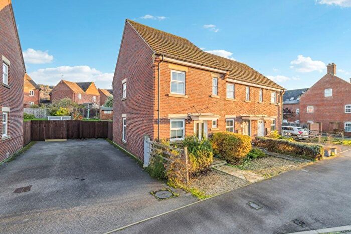 2 Bedroom End Of Terrace House For Sale In Kiln Avenue, Chinnor, OX39