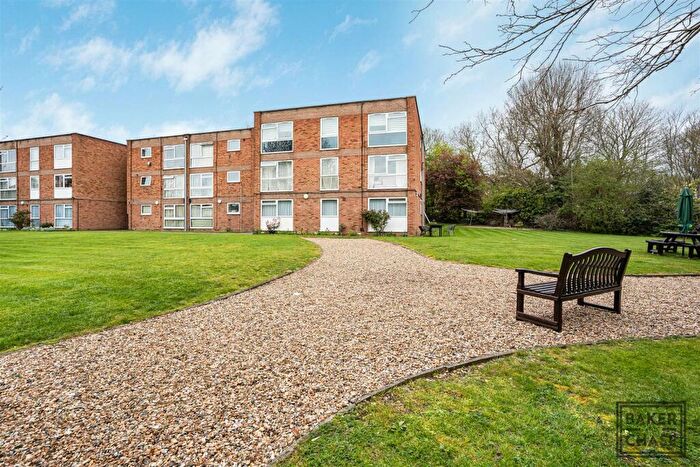 2 Bedroom Flat For Sale In Adamsrill Close, Enfield, EN1