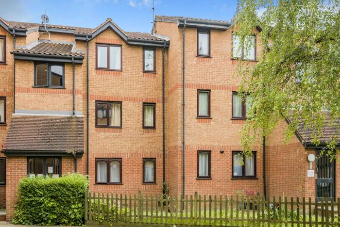 1 Bedroom Flat To Rent In Glenville Grove London, SE8