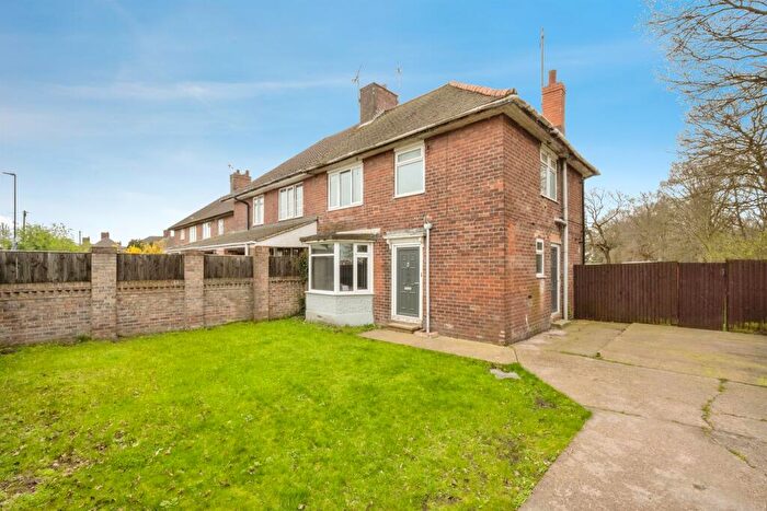 3 Bedroom Semi Detached House For Sale In West End Lane, New Rossington, Doncaster, DN11