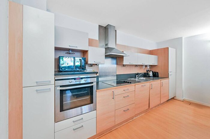 2 Bedroom Flat To Rent In Holly Court, Greenwich, London, SE10