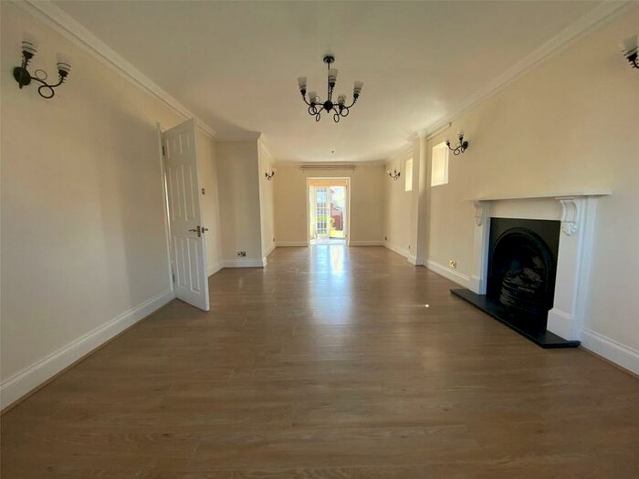 3 Bedroom Detached House To Rent In Summit Way, Southgate, London, N14