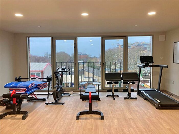 Studio To Rent In Victoria Road, Feltham, Middlesex, TW13