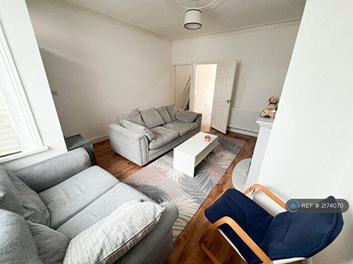 3 Bedroom Terraced House To Rent In Lordsfield Place, Bradford, BD4