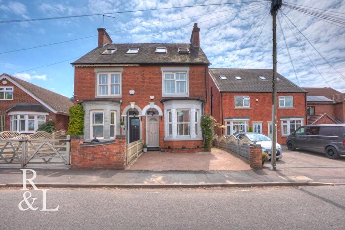 3 Bedroom Semi-Detached House For Sale In Moira Road, Overseal, DE12