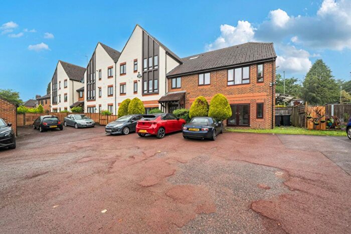 2 Bedroom Flat For Sale In Haslemere, GU27