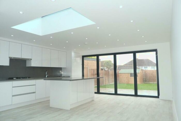 5 Bedroom Detached House To Rent In Branksome Way, Harrow, HA3