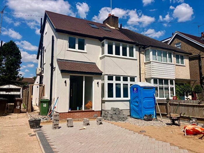 4 Bedroom Semi-Detached House To Rent In Batchwood Drive, St. Albans, Hertfordshire, AL3