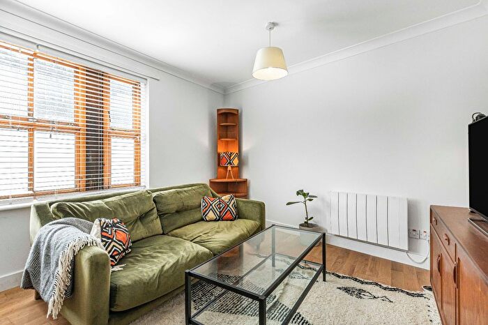 2 Bedroom Flat To Rent In Providence Close, Wetherell Road, London, E9