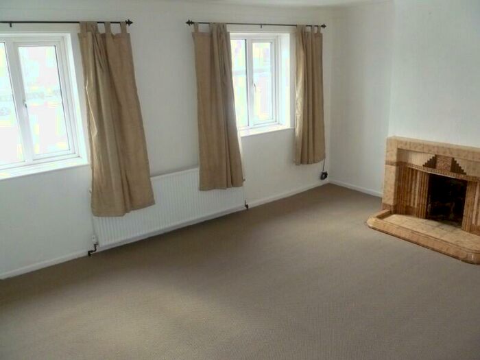 3 Bedroom Apartment To Rent In Stradbroke Drive, S13