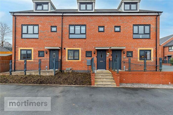 3 Bedroom Town House For Sale In May Hill Close, Accrington, Lancashire, BB5