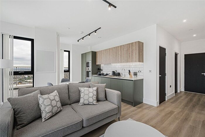 2 Bedroom Flat To Rent In North Kensington Gate, Scrubs Lane, Grand Union Canal, NW10