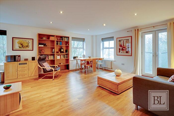 2 Bedroom Flat For Sale In Braiswick, Colchester, CO4