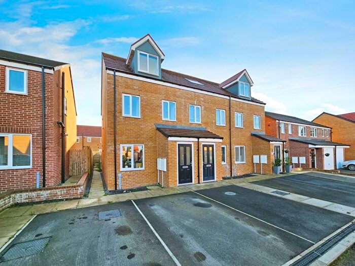 3 Bedroom Town House To Rent In Cypress Point Grove, Dinnington, Newcastle Upon Tyne, NE13