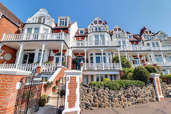3 Bedroom Flat For Sale In The Leas, Westcliff-On-Sea, SS0