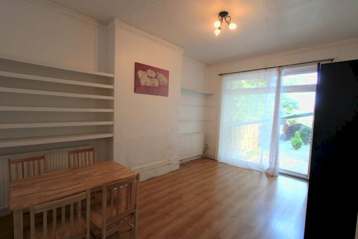 2 Bedroom Flat To Rent In Sunningfields Road, London, NW4