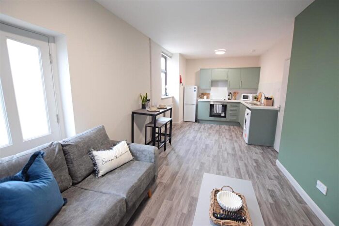 1 Bedroom Flat To Rent In Carholme Road - Student Apartment - /, LN1