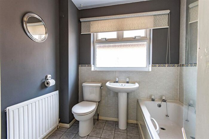 3 Bedroom Detached House For Sale In Lancaster Road, Chesterfield, S41