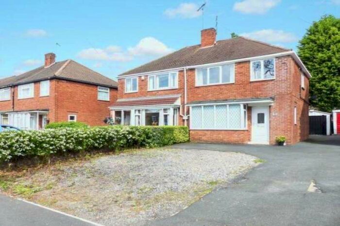 3 Bedroom Semi-Detached House To Rent In Hamstead Road, Great Barr, Birmingham, B43