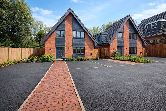 3 Bedroom Detached House To Rent In Compton Road West, Wolverhampton, West Midlands, WV3