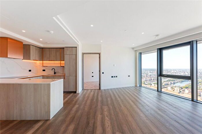 3 Bedroom Apartment For Sale In Aspen, Consort Place, Marsh Wall, Canary Wharf, E14