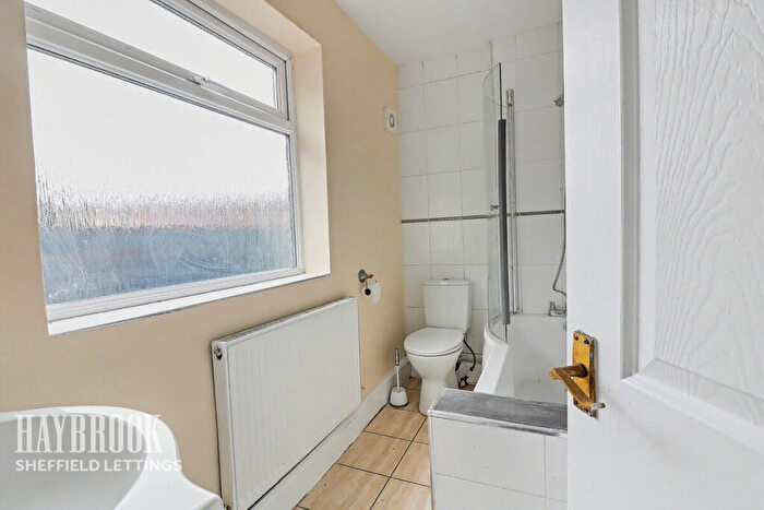 2 Bedroom Terraced House To Rent In Victoria Road, Doncaster, DN12