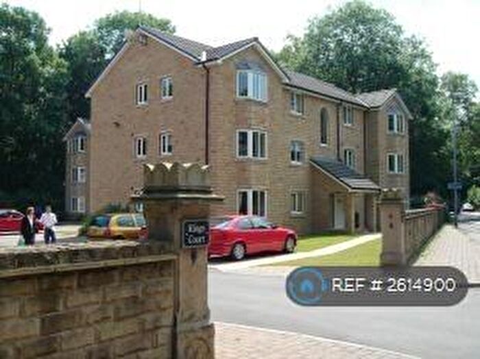 2 Bedroom Flat To Rent In Kings Court, Huddersfield, HD1