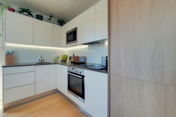 2 Bedroom Flat To Rent In Imperial Building, Woolwich, London, SE18