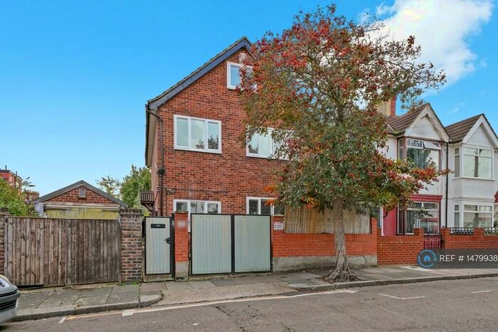 4 Bedroom Detached House To Rent In Stanley Road, Mitcham, CR4