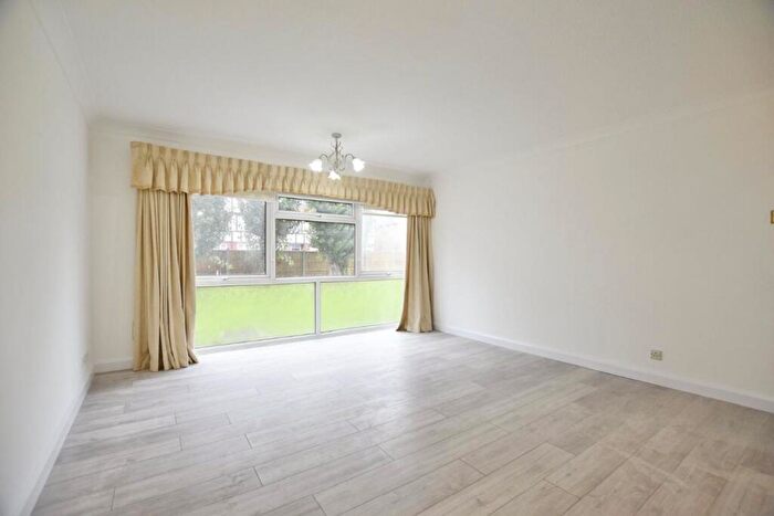 2 Bedroom Flat To Rent In Poplar Way, Barkingside, IG6