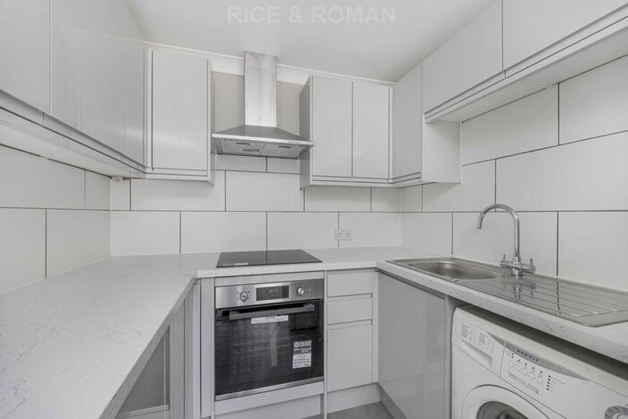 1 Bedroom Flat To Rent In Ashley Avenue, Epsom, KT18