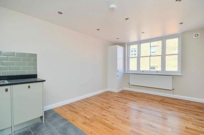 2 Bedroom Flat To Rent In Rye Lane, Peckham, London, SE15