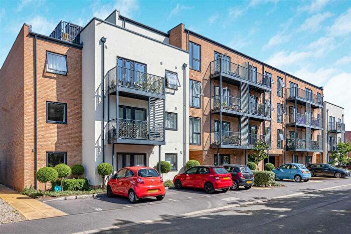 2 Bedroom Flat For Sale In Hythe Lodge, Boyn Valley Road, Maidenhead, SL6