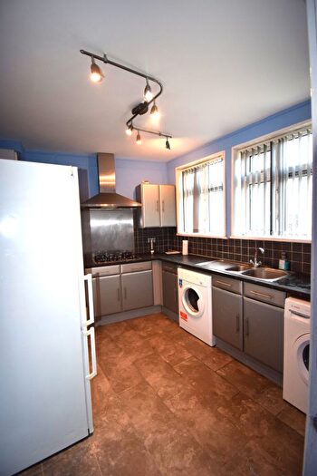 3 Bedroom Semi Detached House To Rent In Dagenham, RM8